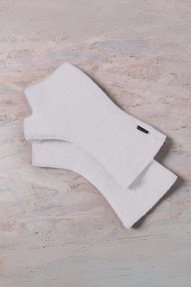 Glove 402 - Premium OSKA boiled wool - 120ECRU - 10240714028