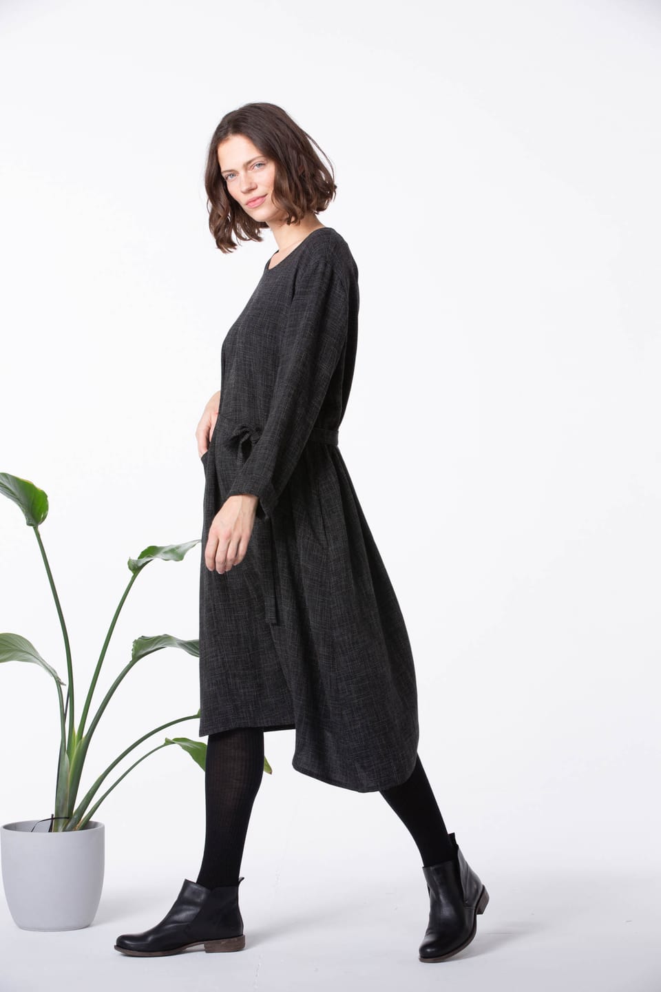 Šaty 410 - Dvoubarevný krep - 990BLACK - 60240910044